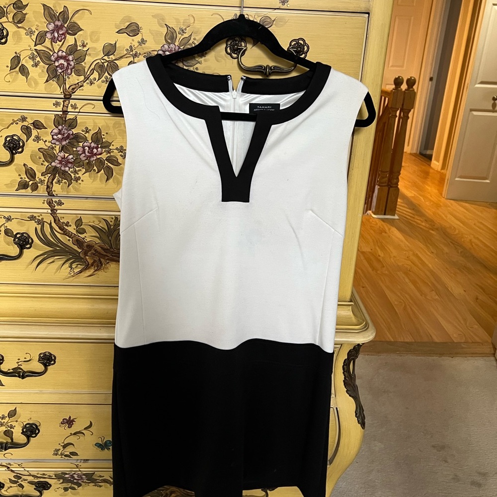 White and black tahari above knee short sleeve dress